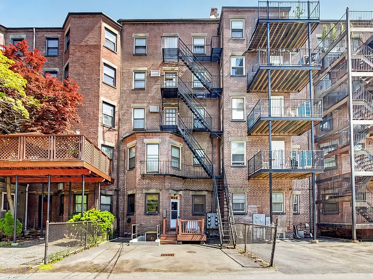 7 Regent Cir #1 — Photo 13