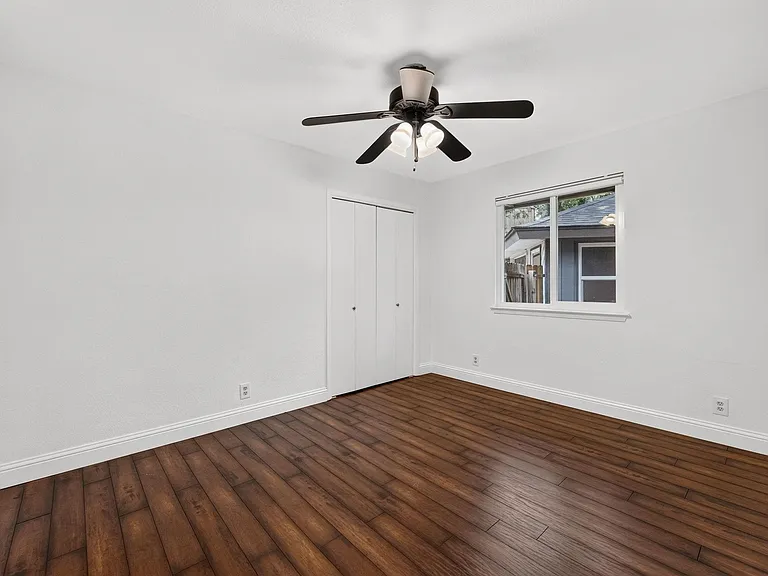 1804 Stagecoach Trl — Photo 17