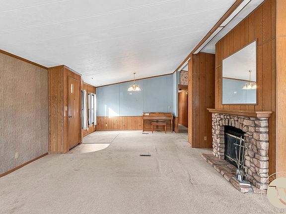 5th image of 42 Prairie View Dr