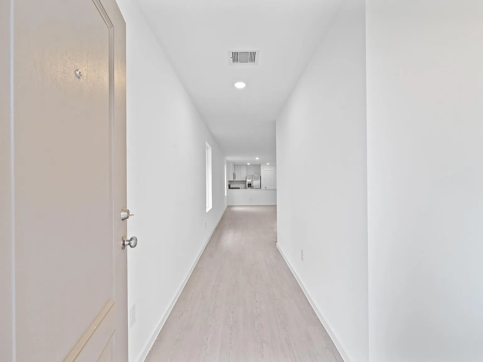 4 bed, 2.0 bath, $2,300 — Photo 2