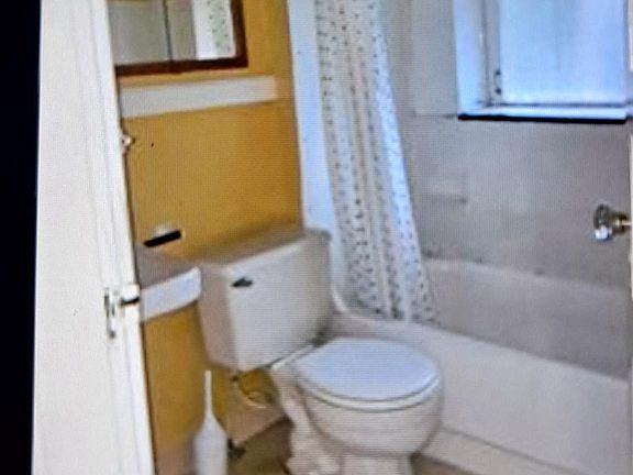 Upstairs full bathroom