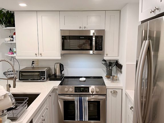 5th image of 540 Brickell Key Dr APT 1416