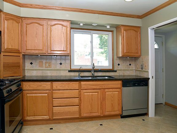 5th image of 7 N Reuter Dr