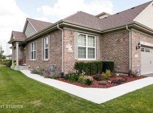 736 E Oliviabrook Dr, Oakbrook Terrace, IL 60181