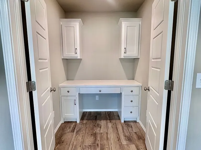 3706 S 13th Pl — Photo 5