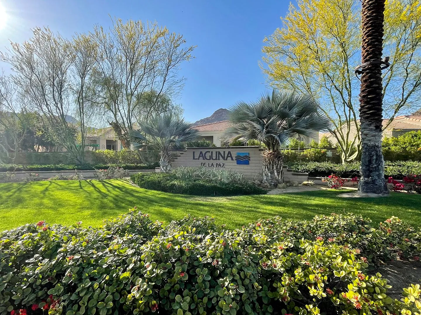 Available Now ! Lovely 3 Bedroom/ 2 Bathroom Home In Laguna de la Paz Move In Special! 50% Off On... — Photo 3