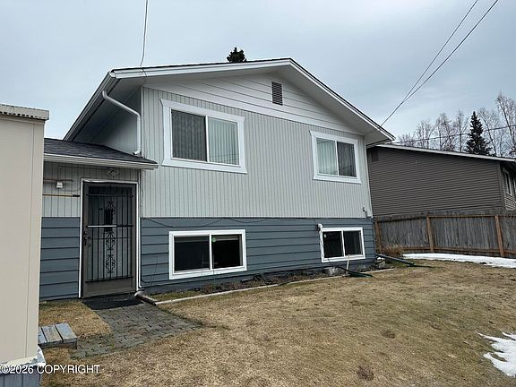 3rd image of 312 Thomas Cir