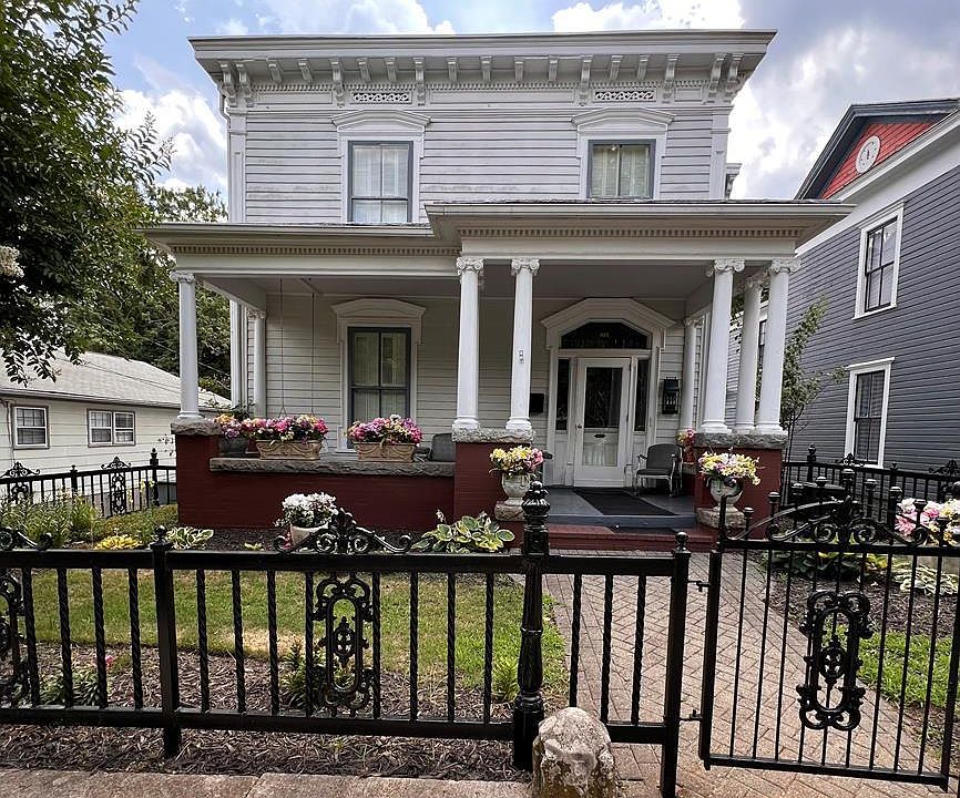 1st image of 915 Green St