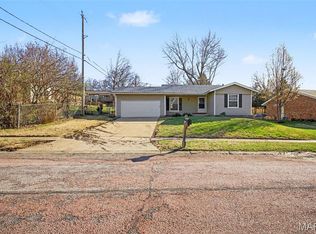 11786 Macrinus Dr, Florissant, MO 63033