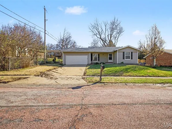 11786 Macrinus Dr, Florissant, MO 63033