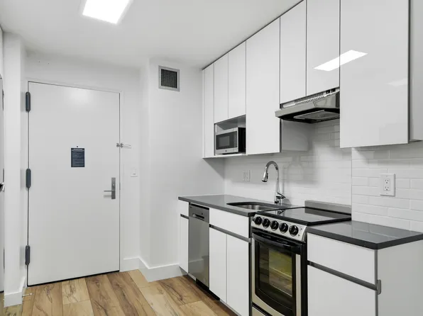 315 West 57th Street image 2 of 25