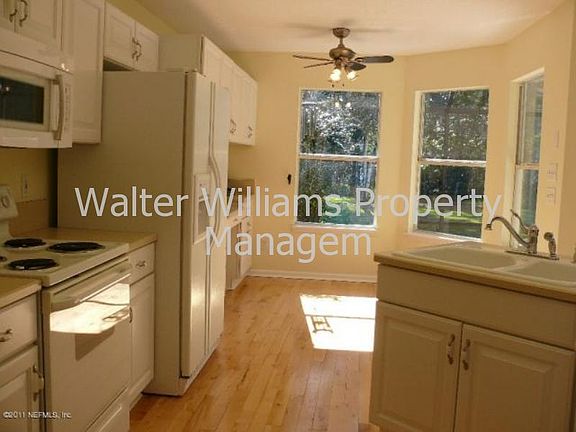 3rd image of 233 Hawthorn Hedge Ln