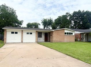 3802 Westhampton Dr, Houston, TX 77045
