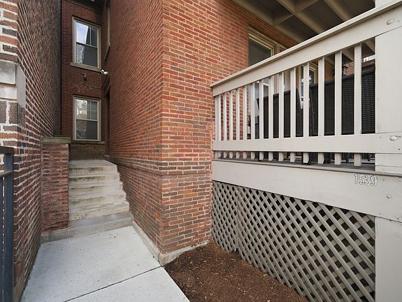 2nd image of 1539 W Addison St