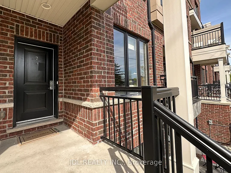 10 Carnation Ave #7 — Photo 2