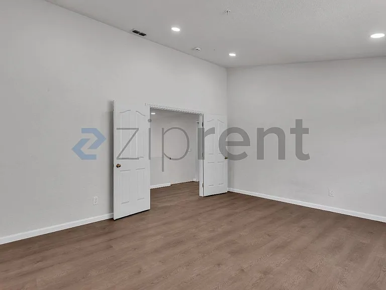 1001 Sandhurst Dr — Photo 42