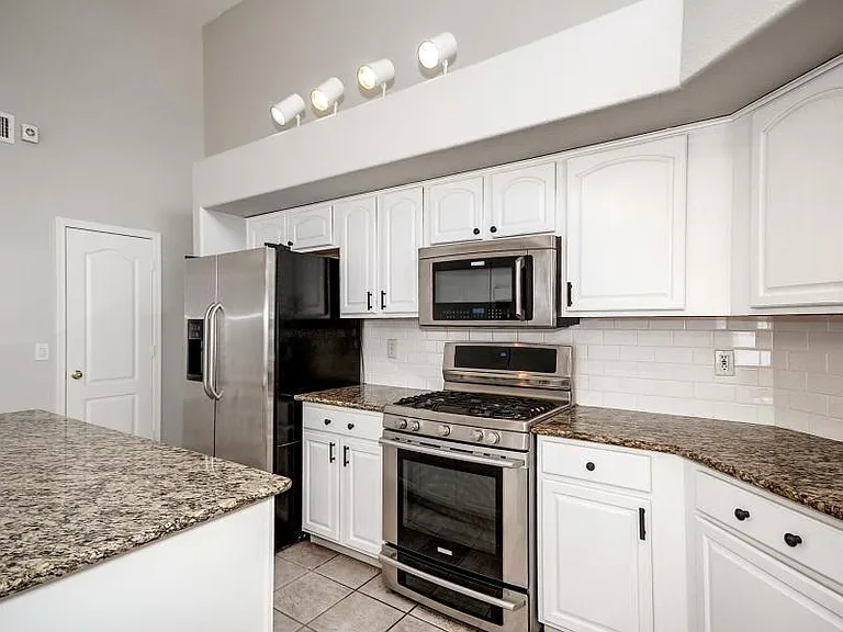 12715 W Cambridge Ave — Photo 23