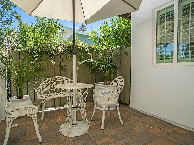 4230 Van Nuys Blvd — Photo 20