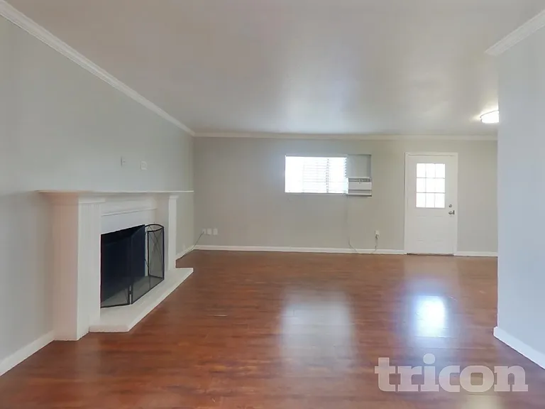 2754 Mayfair Ave — Photo 3
