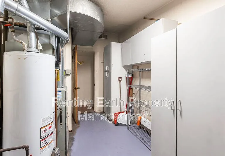 6452 Evergreen Blvd — Photo 23