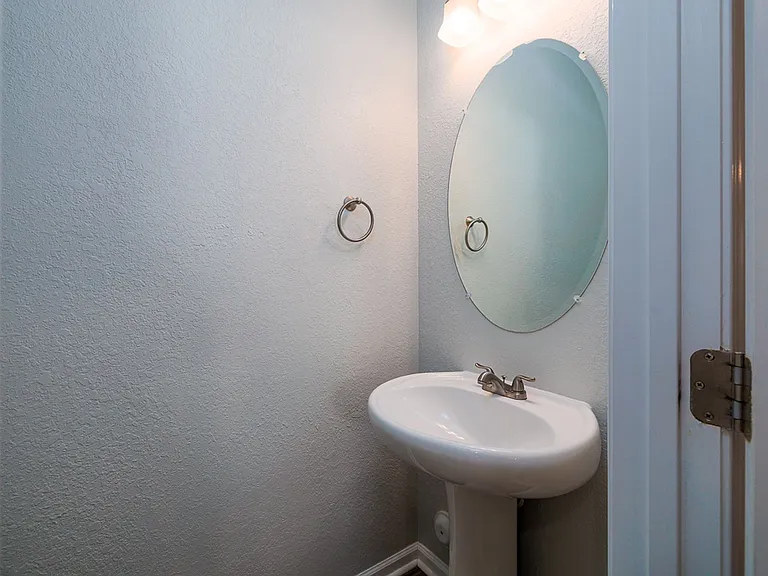 1311 Sunset Dr — Photo 23