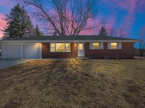 21975 West Mac Gregor DRIVE, New Berlin, WI 53146