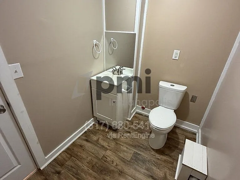 1023 E 8th St #3 — Photo 8