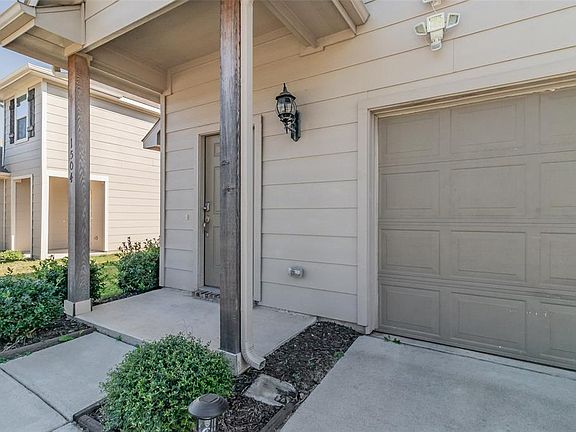 4th image of 1504 Glen Garden Dr
