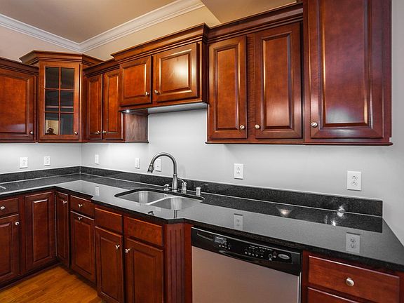 5th image of 74 Belmont St