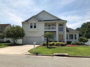 825 Yorkshire Trl, Chesapeake, VA 23322