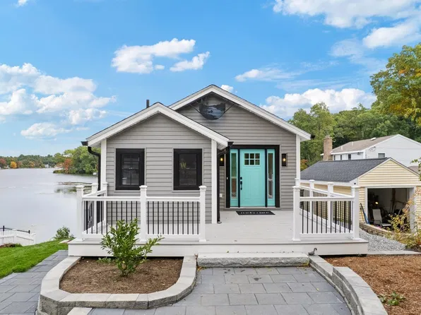 10 Shore Dr, Wrentham, MA 02093