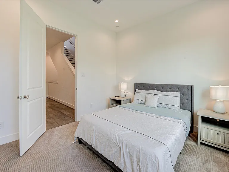 5839 Dolores St — Photo 25