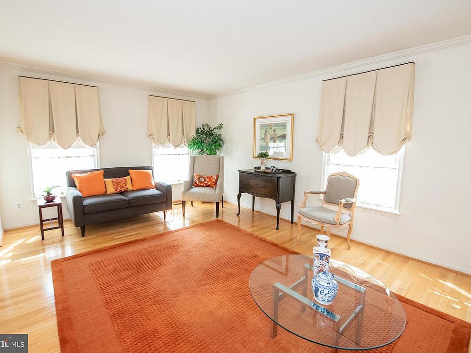 19 Zelkova Dr, Holland, PA 18966 | Zillow