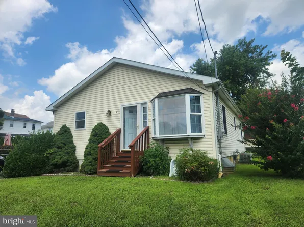 2 Grand Ave, Trenton, NJ 08620