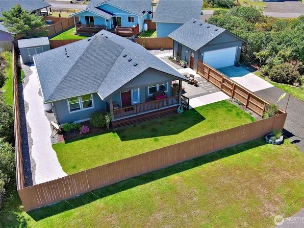 1233 Camero Loop SW, Ocean Shores, WA 98569