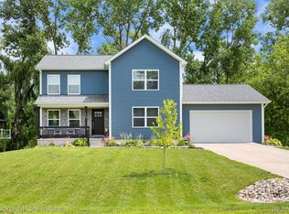2250 Briar Rdg, Wolverine Lake, MI 48390