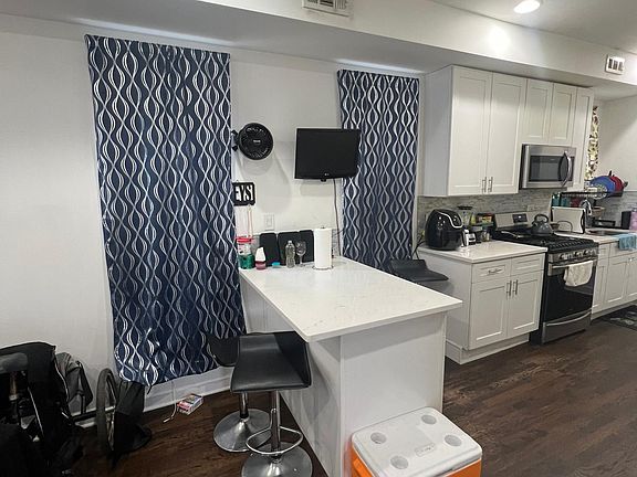 4th image of 3630 S Hermitage Ave #2