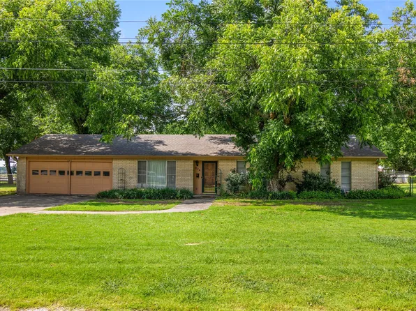 224 E Plum Ave, De Leon, TX 76444