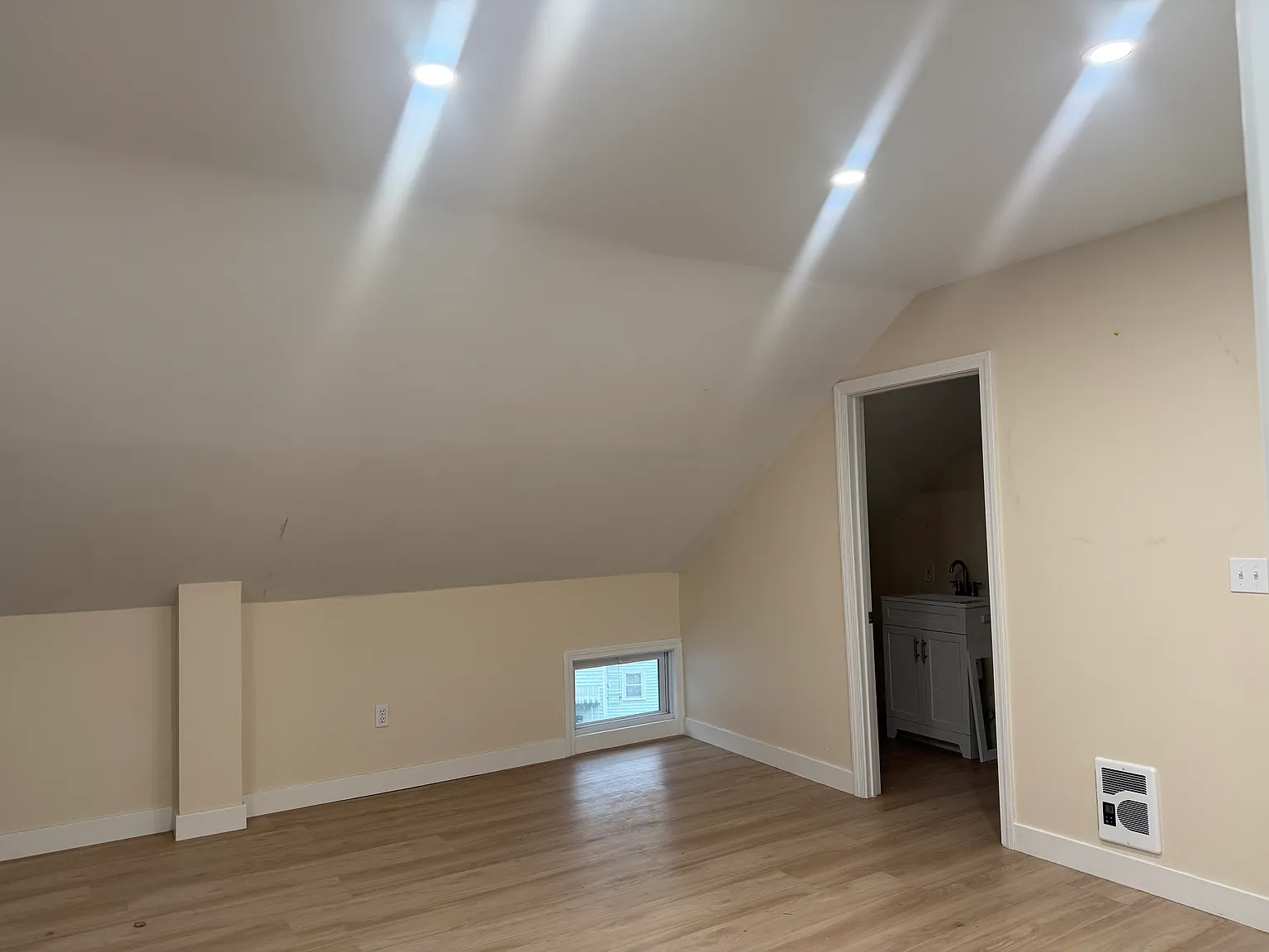1 bed, 800 sqft, $1,350 — Photo 4