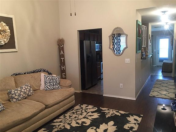 3rd image of 319 Celia Cir