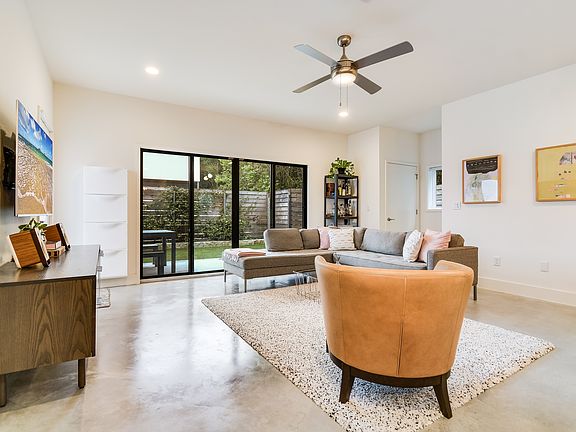 4th image of 2101 Montopolis Dr Unit 8
