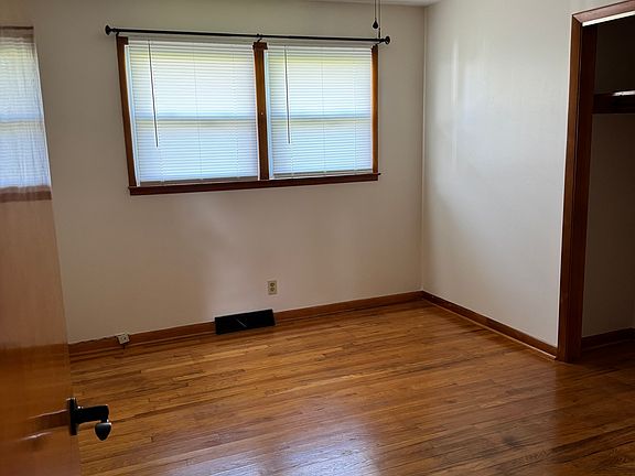 3rd image of 409 Beechwood Dr