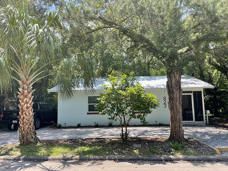 823 SE 4th Ave — Photo 3