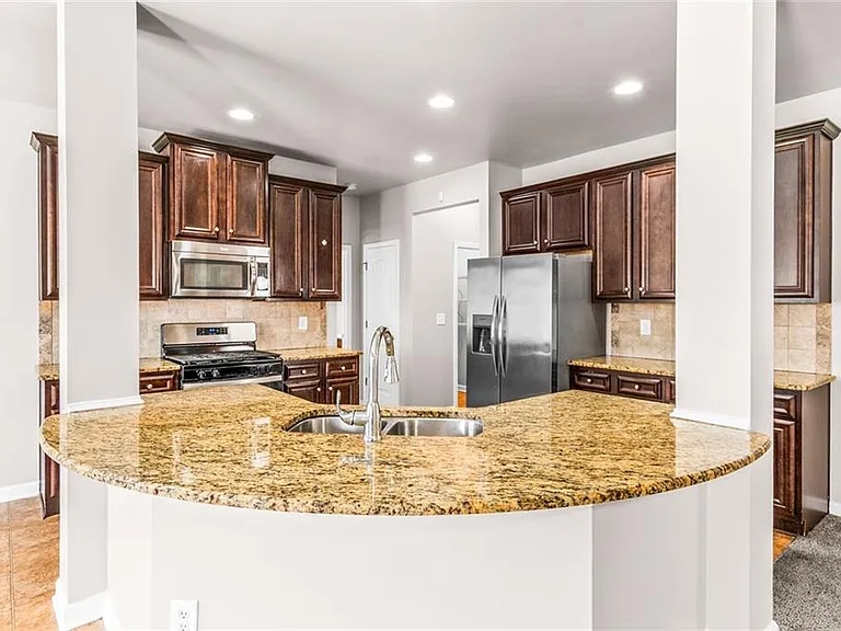 419 Live Oak Pass — Photo 11