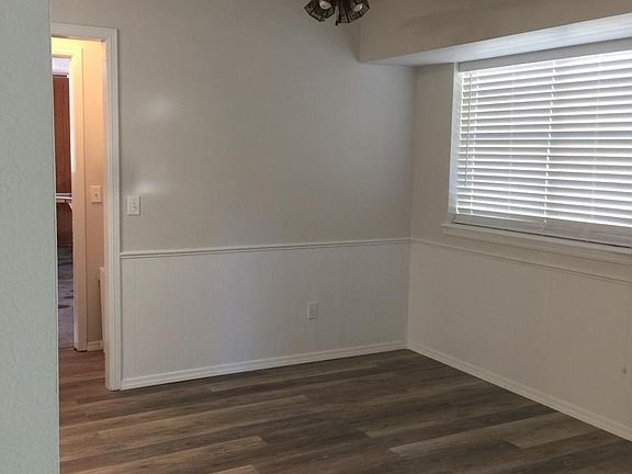 4th image of 604 N Anita Dr
