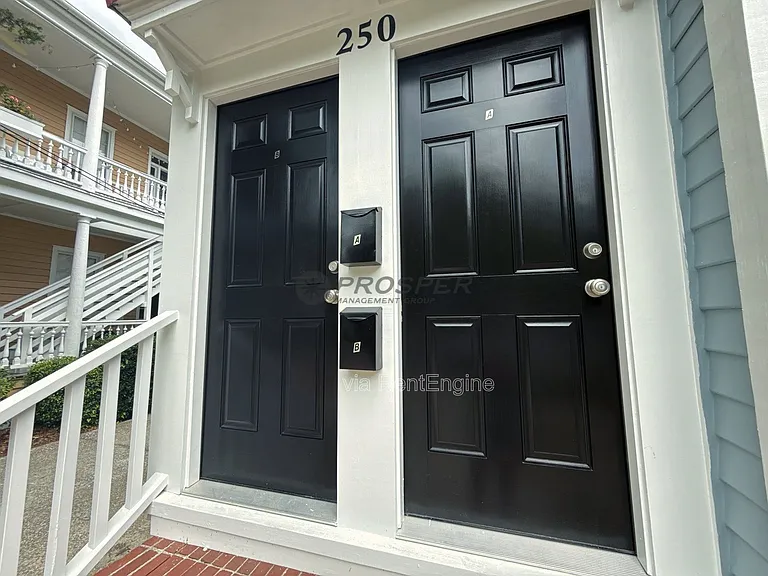 250 Rutledge Ave #B — Photo 3