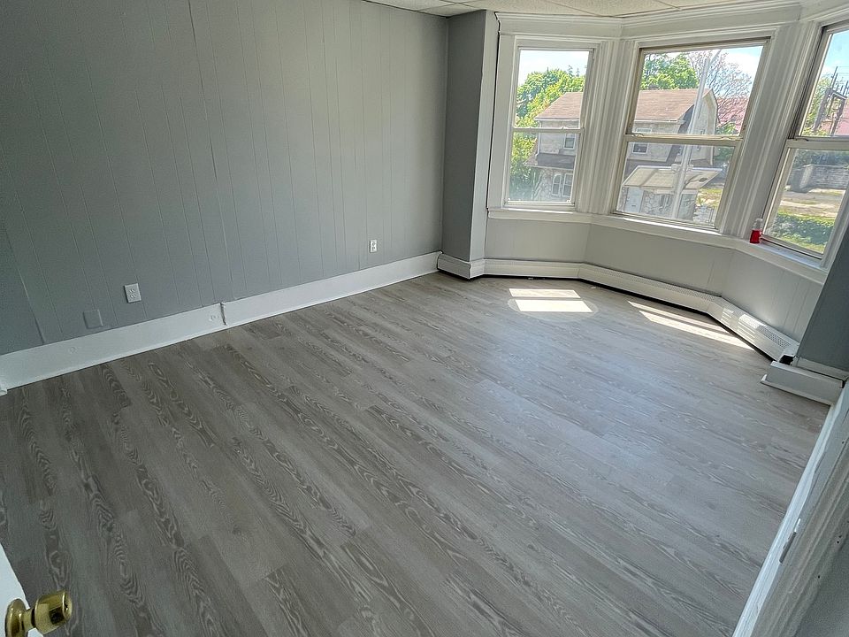 1st image of 70 Eaton Pl #4R