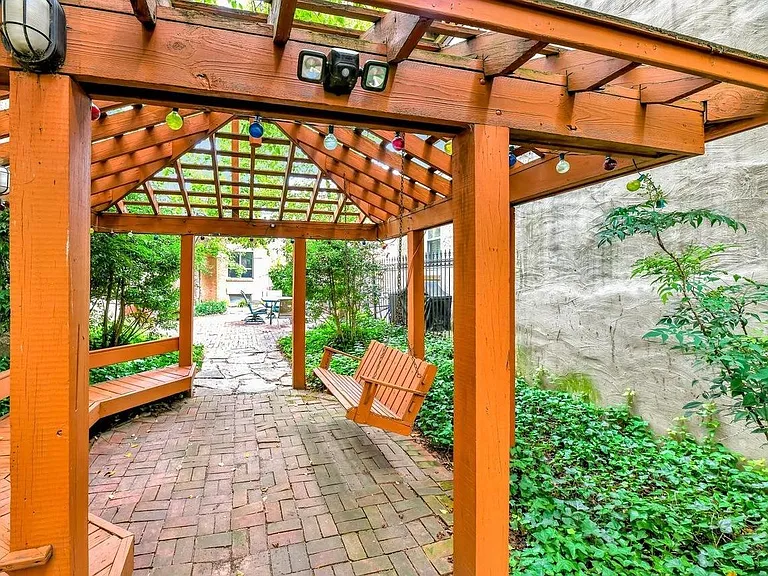 1257 Riverside Ave #D — Photo 24