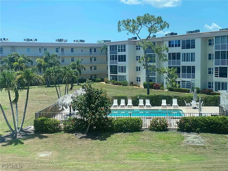 1624 Pine Valley Dr #302 — Photo 11