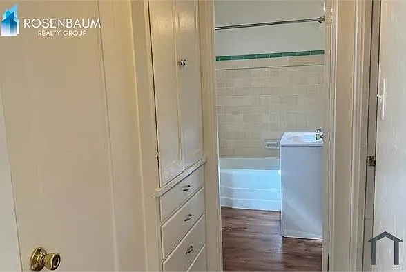 1701 N Village Dr — Photo 8